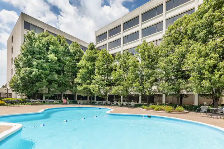 Windham-Hotel-and-Pool-Indianapolis